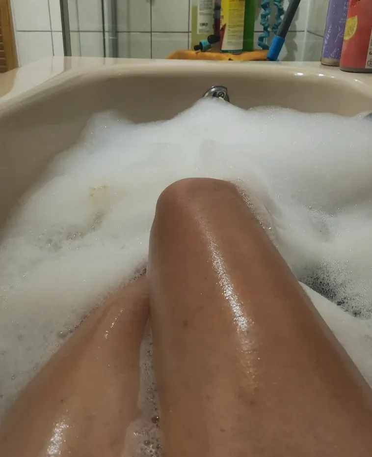 Büsra, 36