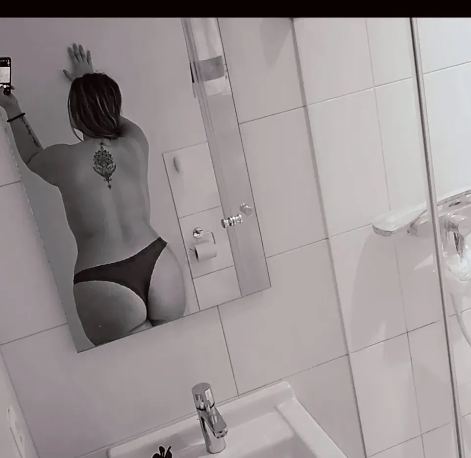 Elisa, 28