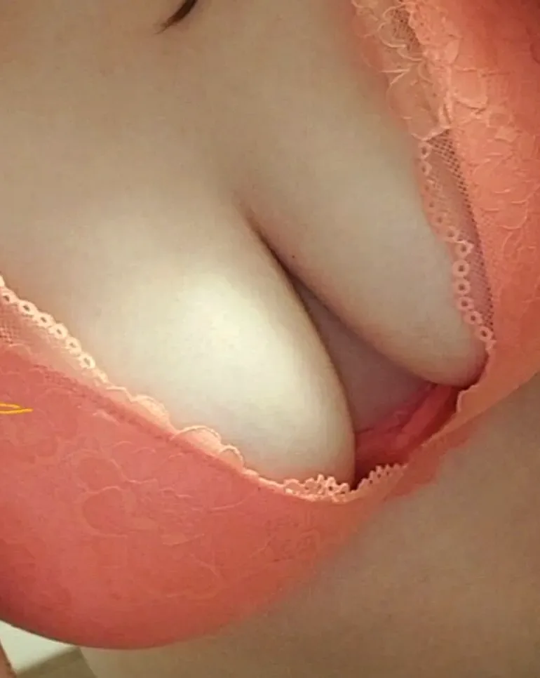 Emilia, 26