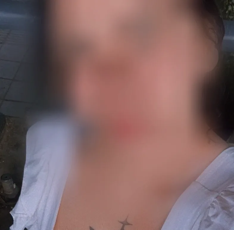 Manuela, 22