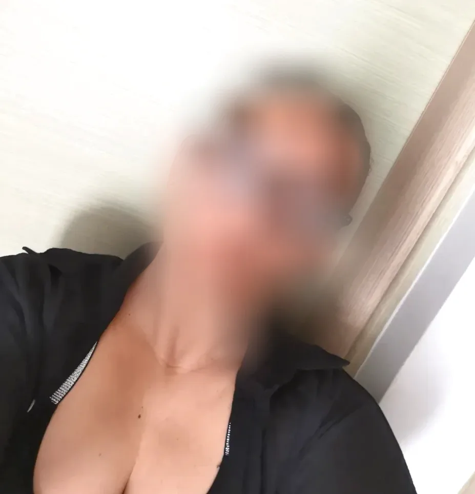Melina, 37
