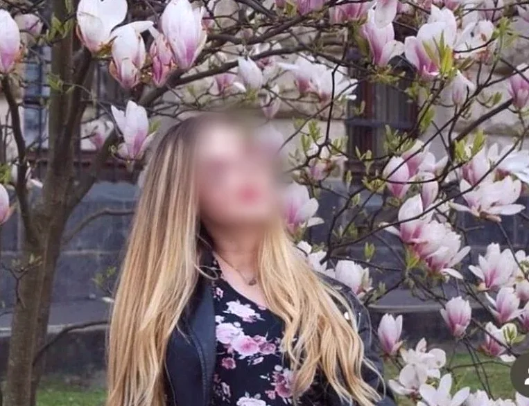 Sarah, 25