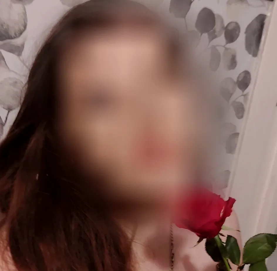Sina, 27
